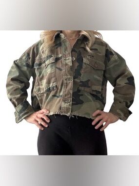 Topshop 100% Cotton Benny Camouflage Crop Raw Hem Shirt Jacket (size 4-6)